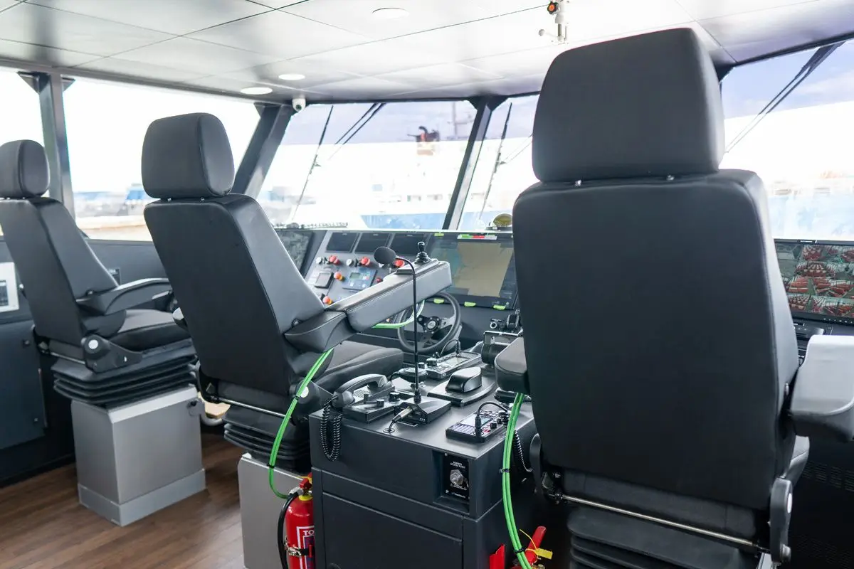 eka jaya fast ferry captain room