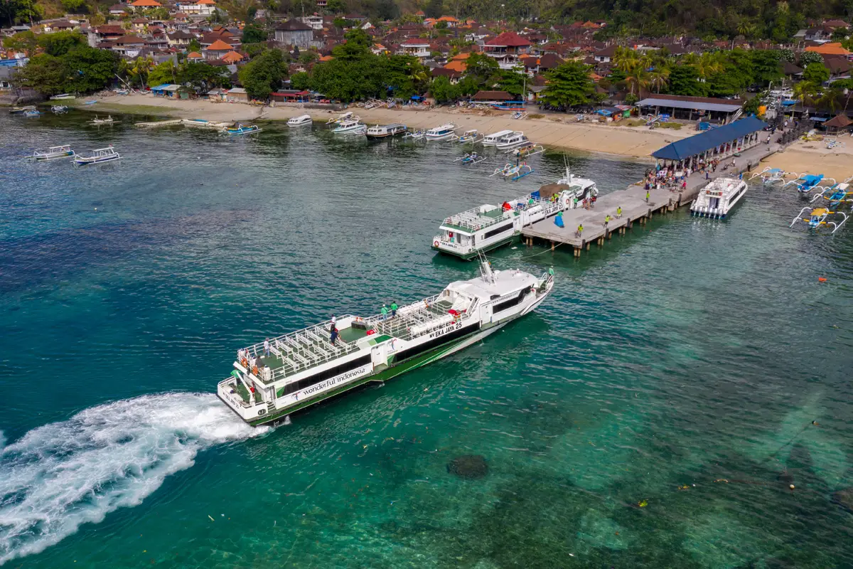 eka jaya fast ferry in padang bai